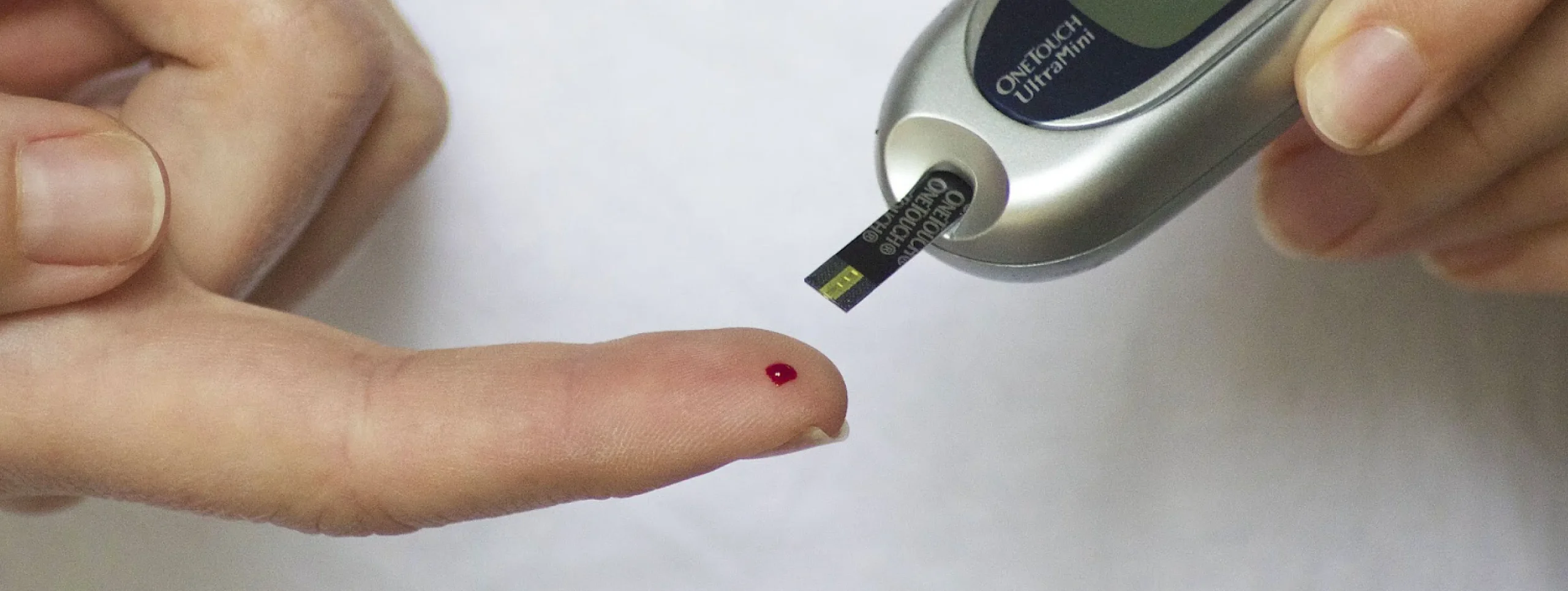 السكر التراكمي مؤشر أساسي لتشخيص السكري ومتابعته، ويكشف عن مستويات السكر خلال أشهر، مما يساعد في تحسين صحتك العامة.